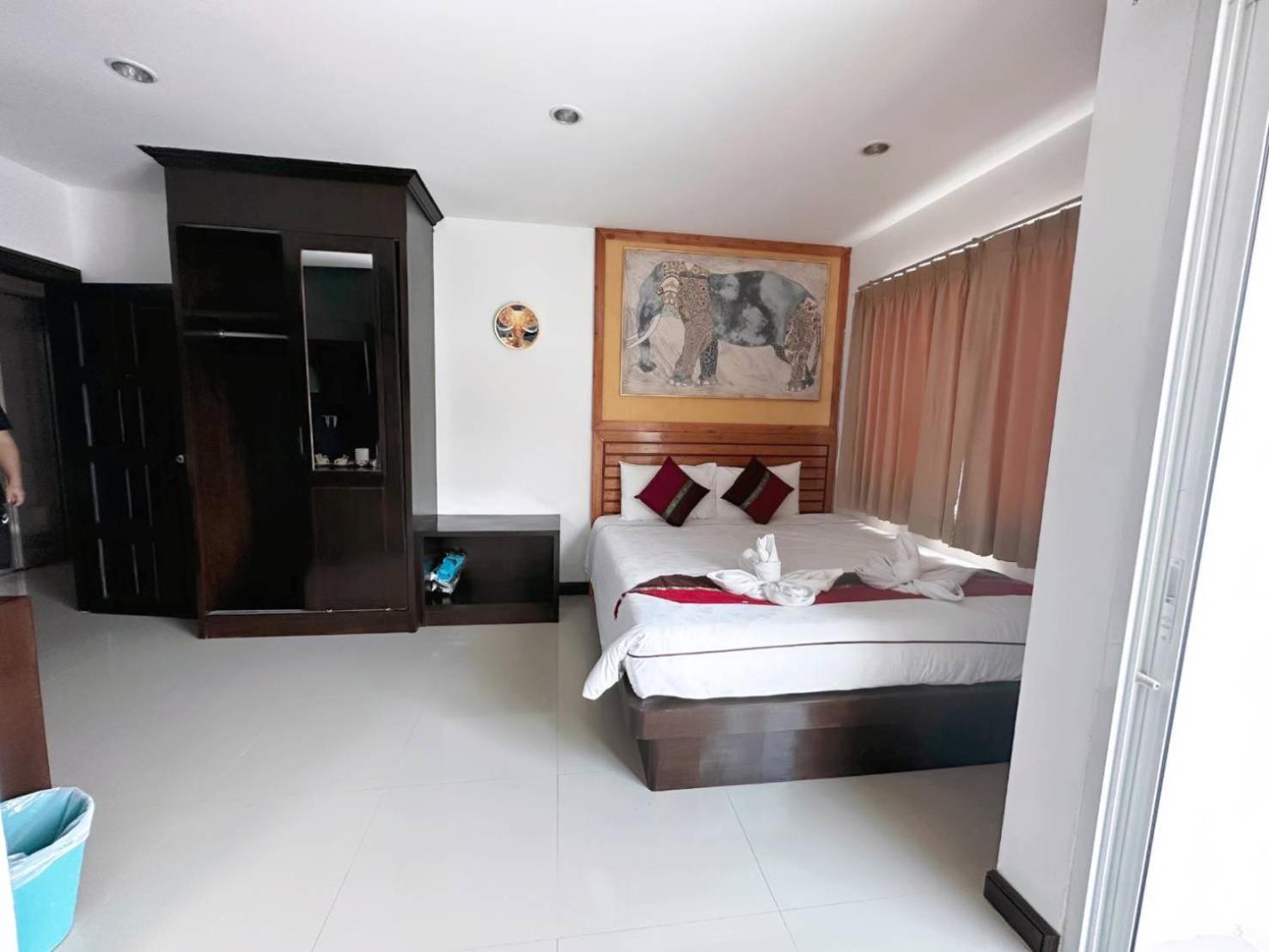 Abby'S House Hotel Patong Bagian luar foto