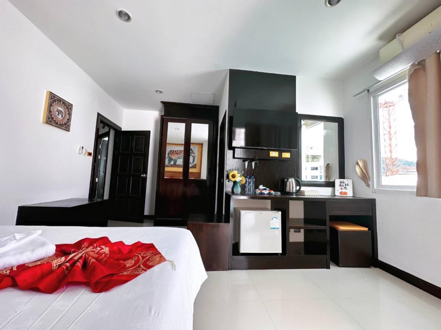 Abby'S House Hotel Patong Bagian luar foto