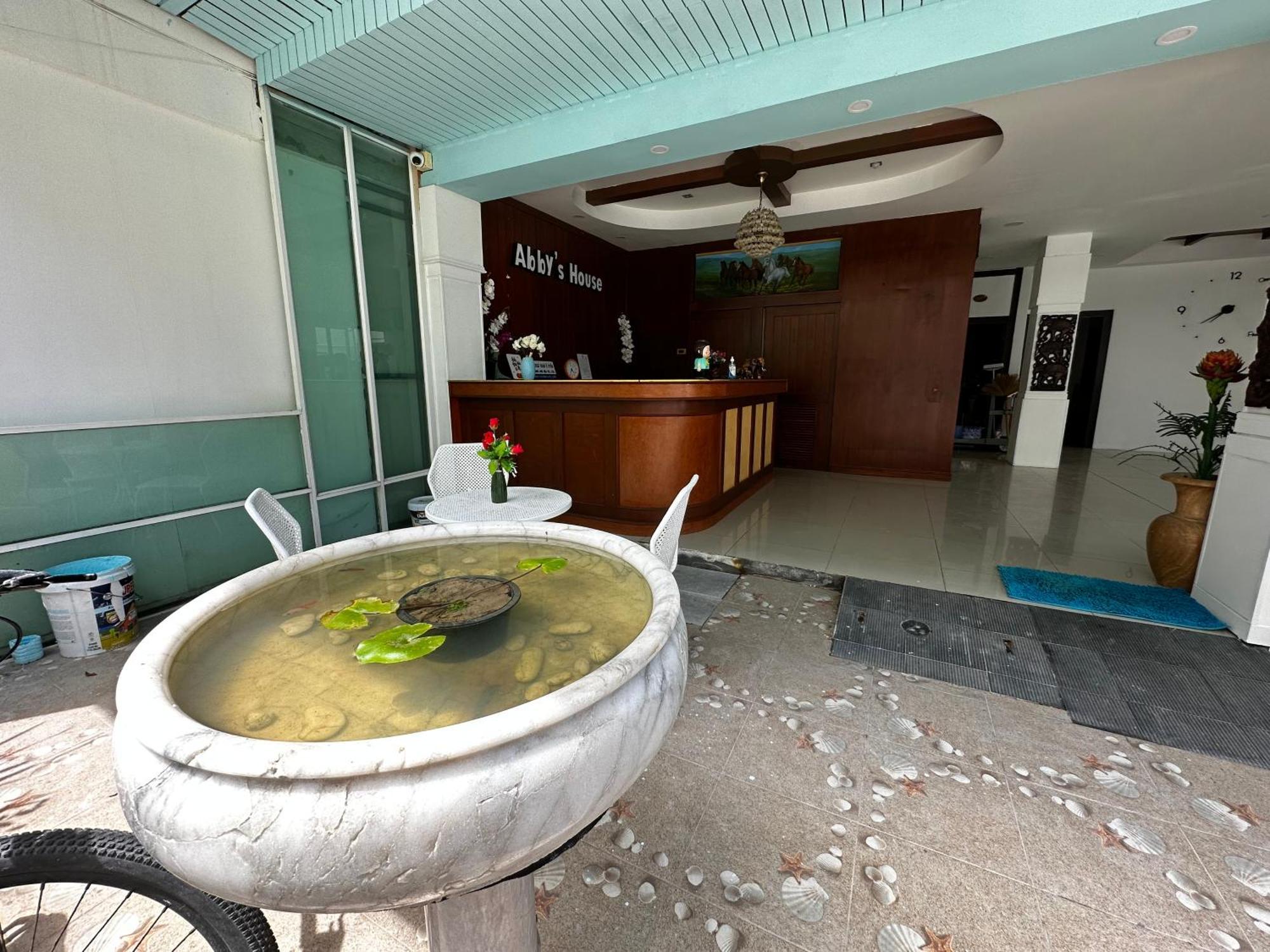Abby'S House Hotel Patong Bagian luar foto