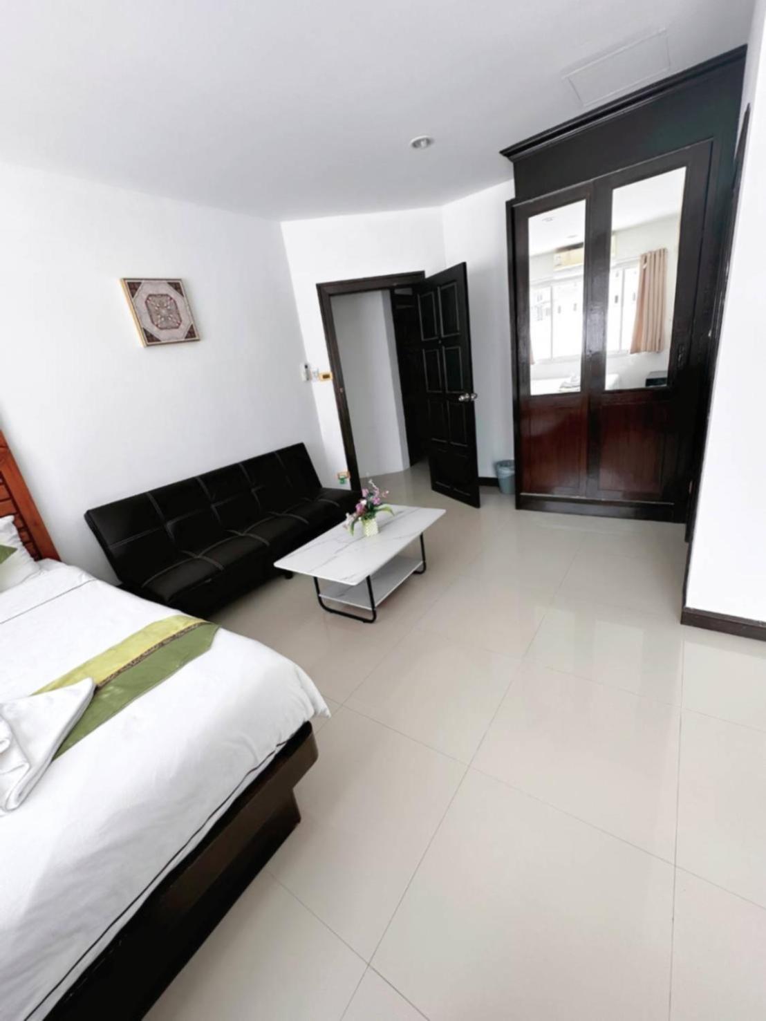 Abby'S House Hotel Patong Bagian luar foto