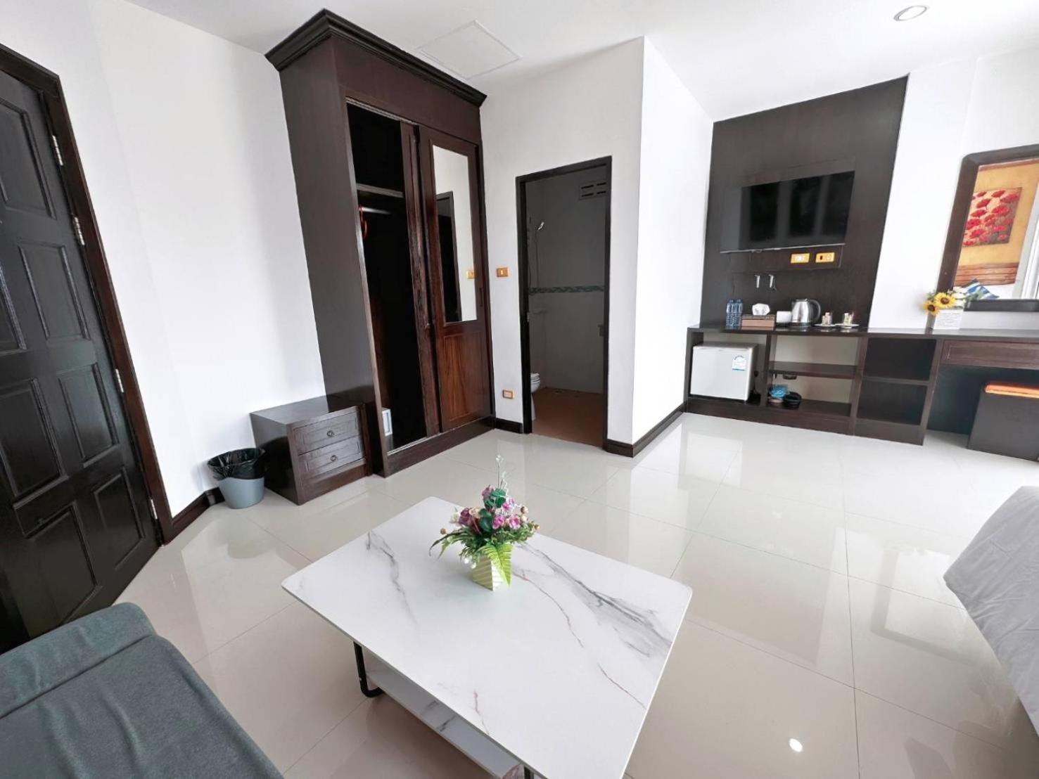Abby'S House Hotel Patong Bagian luar foto