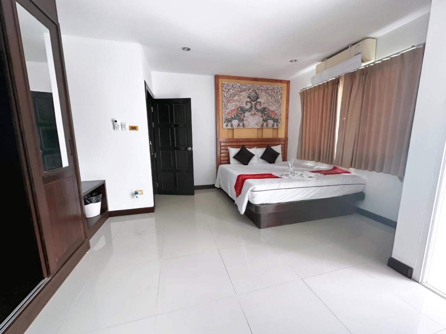 Abby'S House Hotel Patong Bagian luar foto