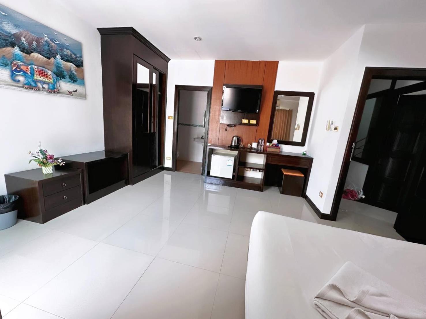 Abby'S House Hotel Patong Bagian luar foto